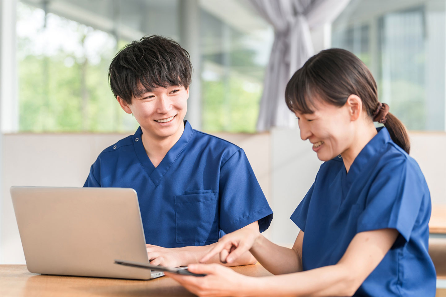医療・介護スタッフのミーティング風景